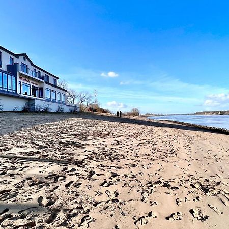 Gaestehaus Weserblick Am Weser-Sandstrand Berne Bagian luar foto