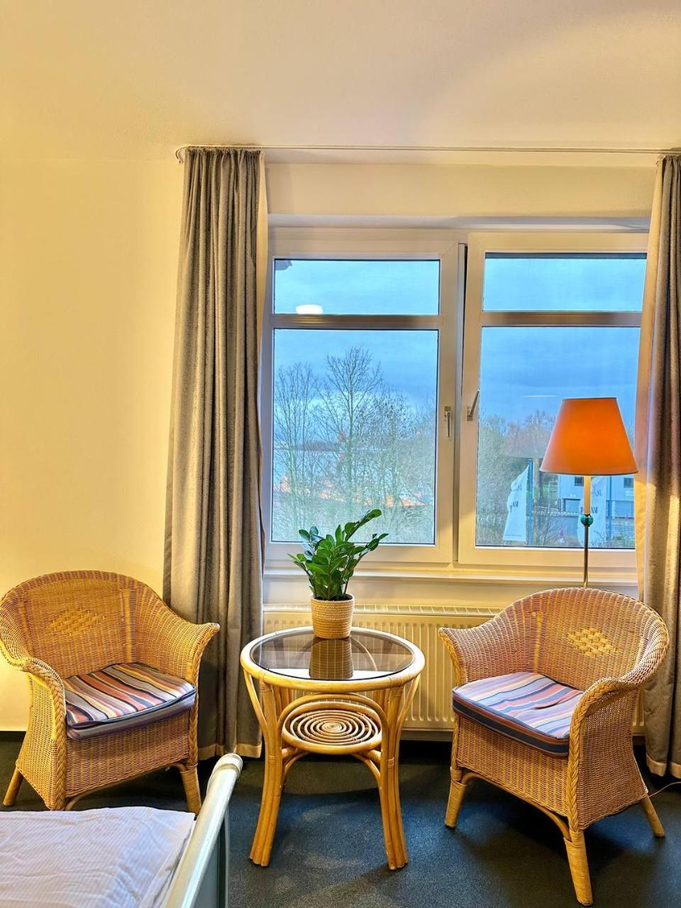 Gaestehaus Weserblick Am Weser-Sandstrand Berne Bagian luar foto