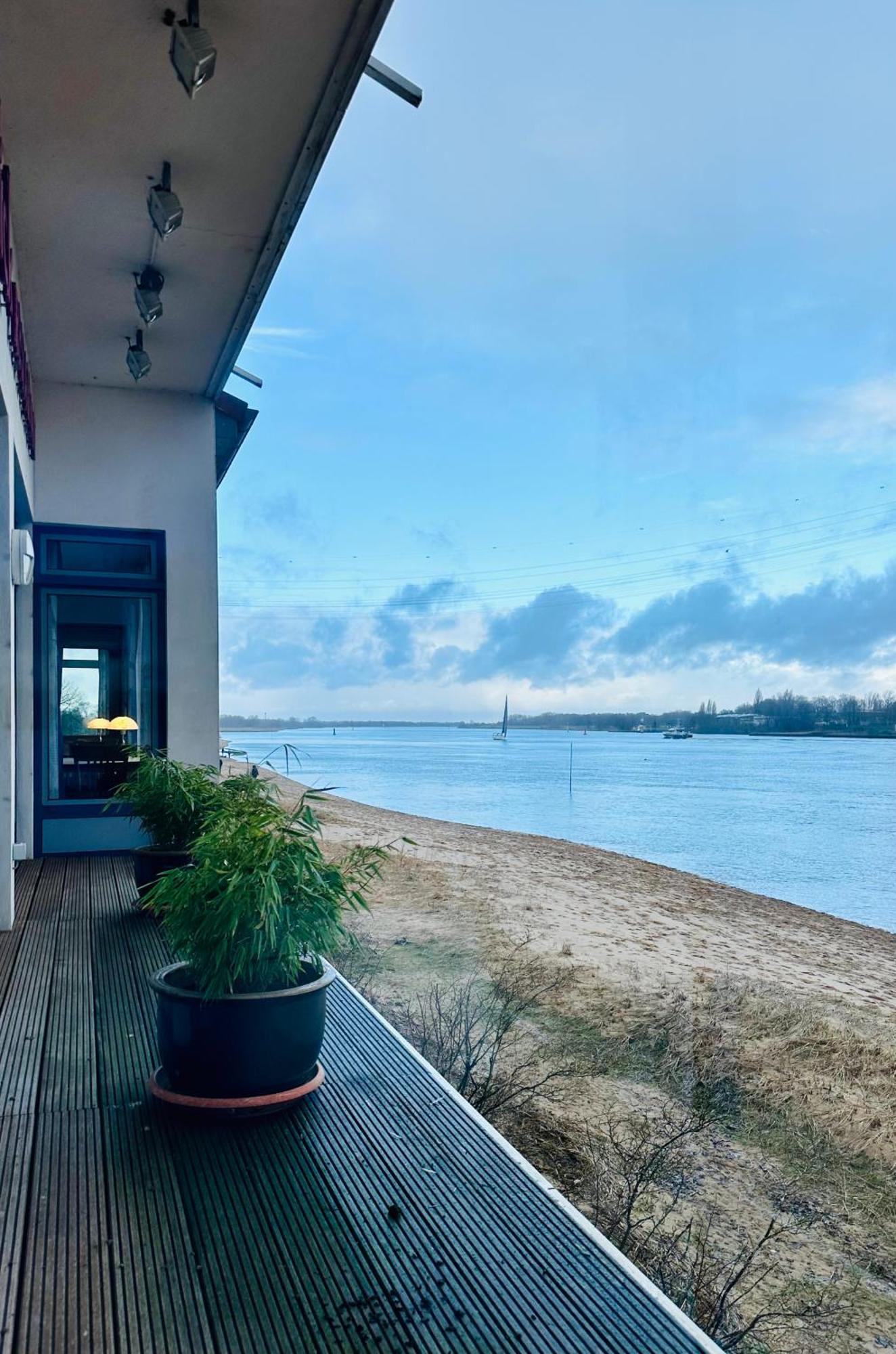 Gaestehaus Weserblick Am Weser-Sandstrand Berne Bagian luar foto