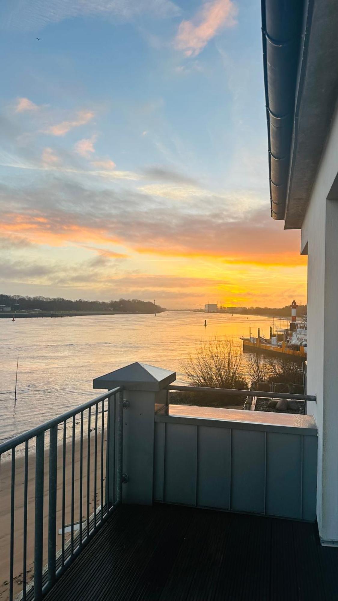 Gaestehaus Weserblick Am Weser-Sandstrand Berne Bagian luar foto