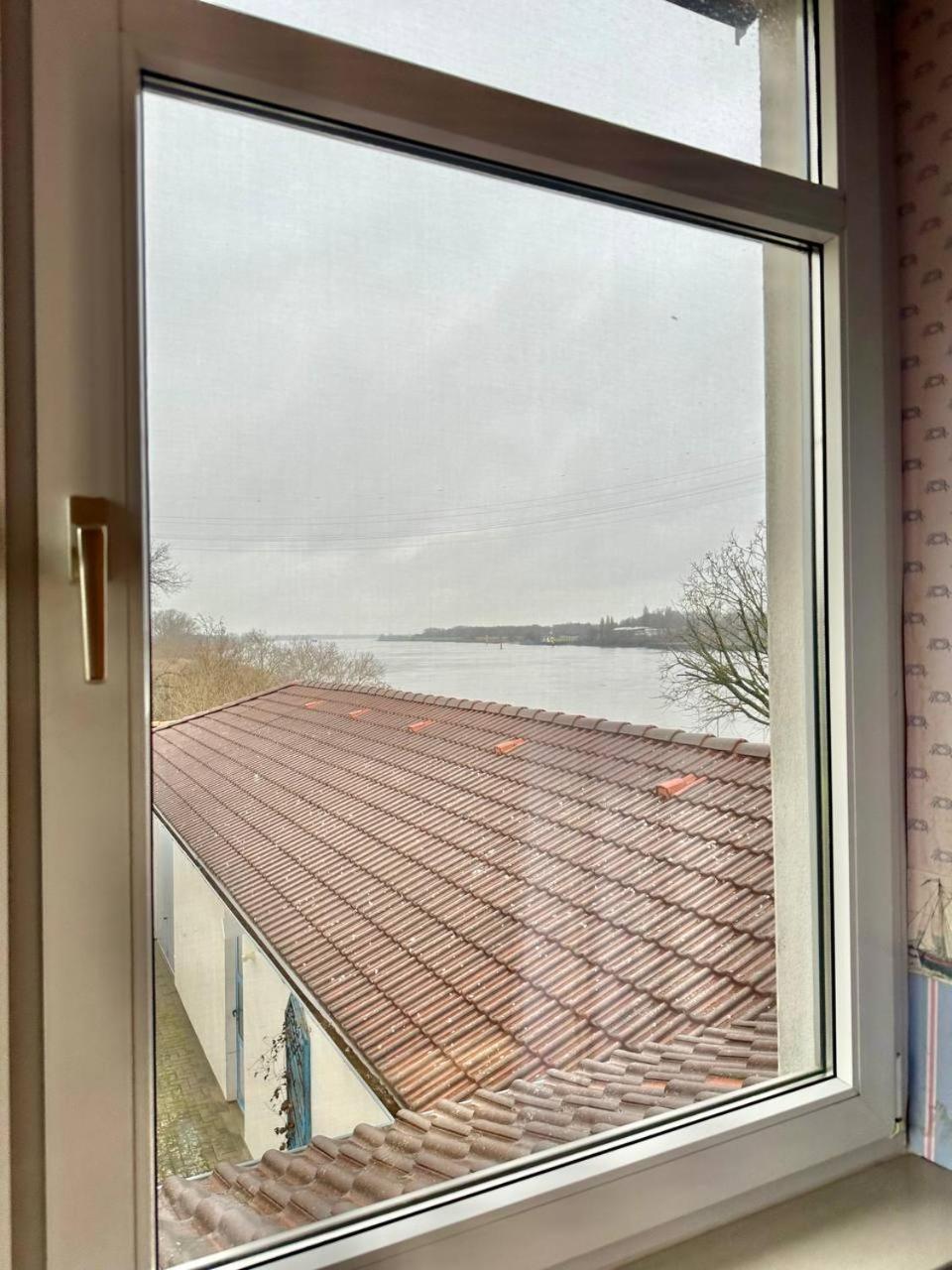 Gaestehaus Weserblick Am Weser-Sandstrand Berne Bagian luar foto