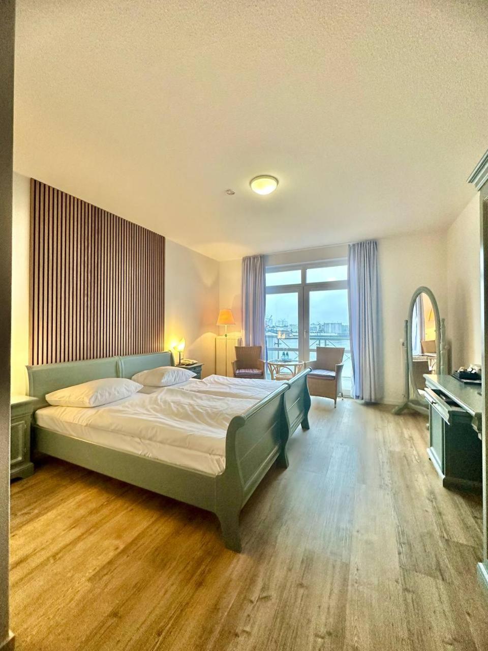 Gaestehaus Weserblick Am Weser-Sandstrand Berne Bagian luar foto