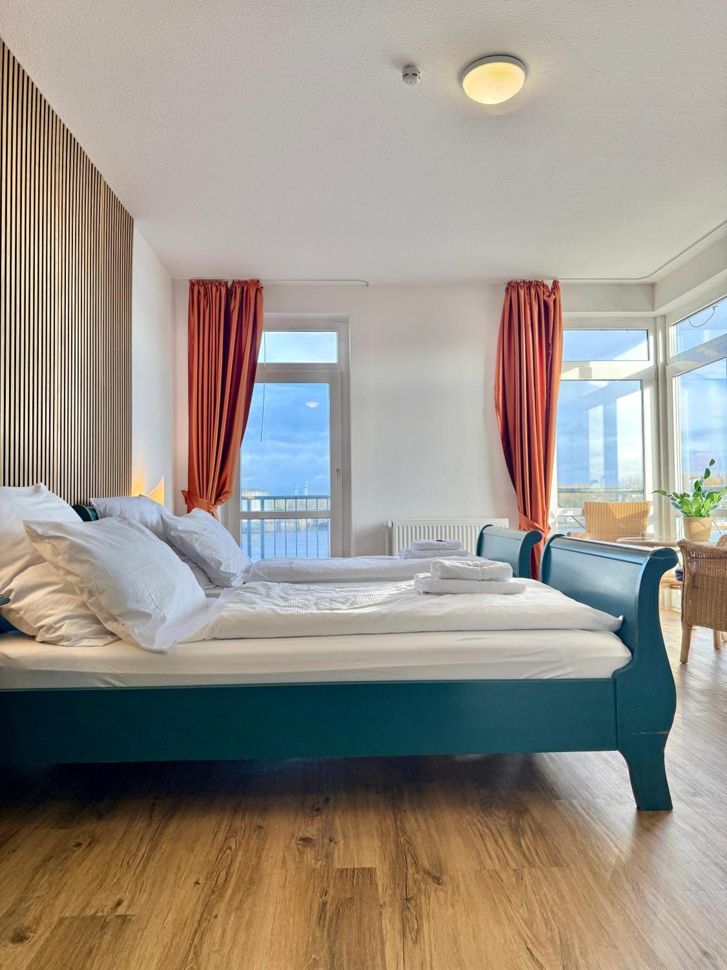 Gaestehaus Weserblick Am Weser-Sandstrand Berne Bagian luar foto