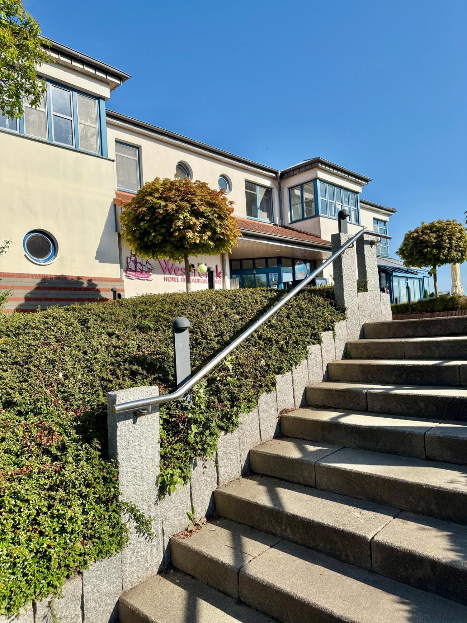 Gaestehaus Weserblick Am Weser-Sandstrand Berne Bagian luar foto