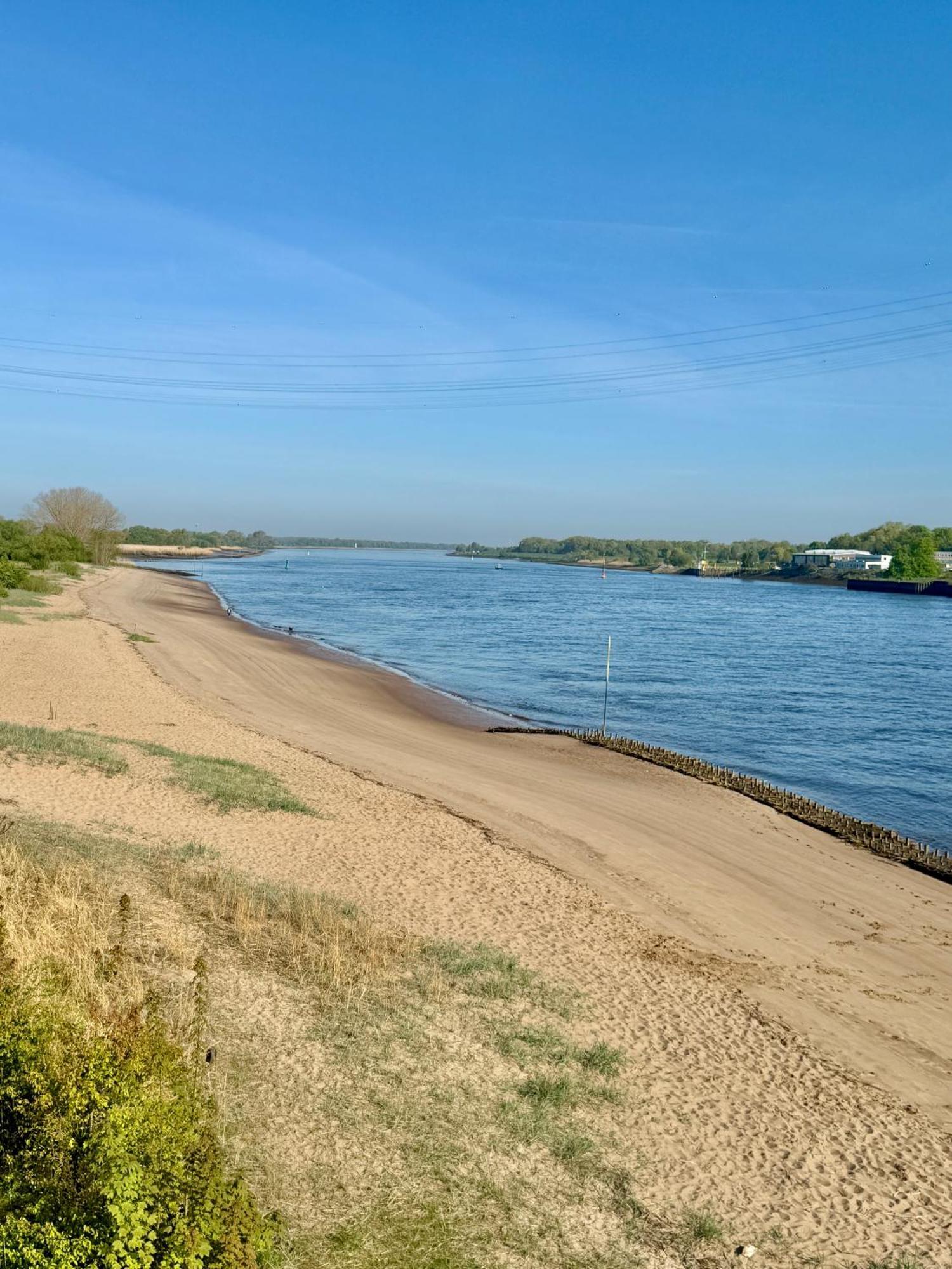 Gaestehaus Weserblick Am Weser-Sandstrand Berne Bagian luar foto