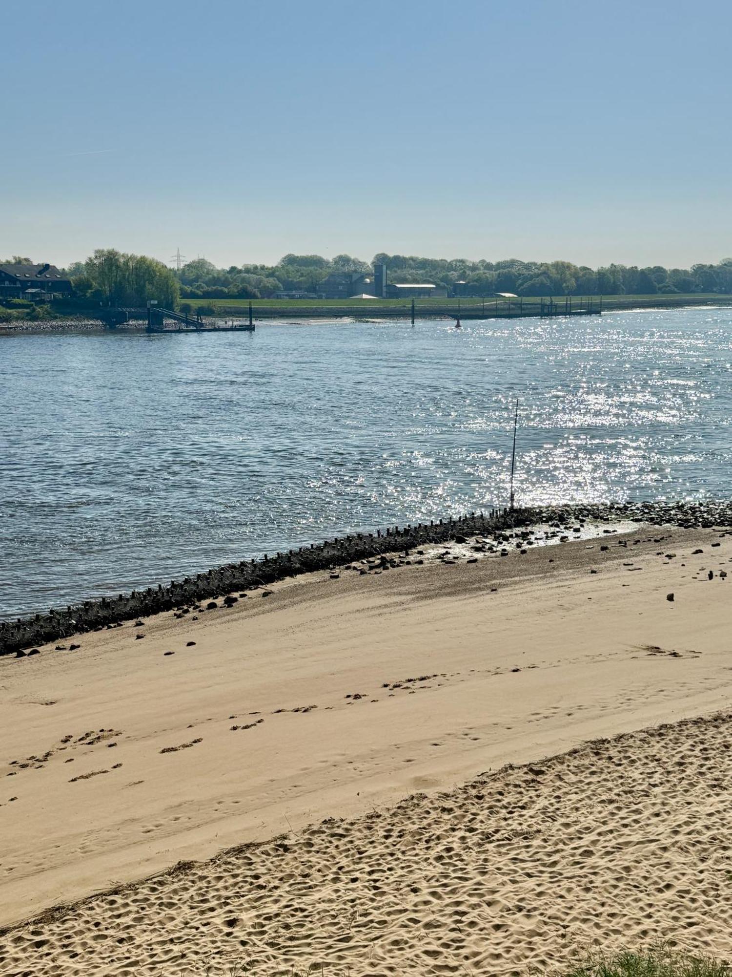 Gaestehaus Weserblick Am Weser-Sandstrand Berne Bagian luar foto
