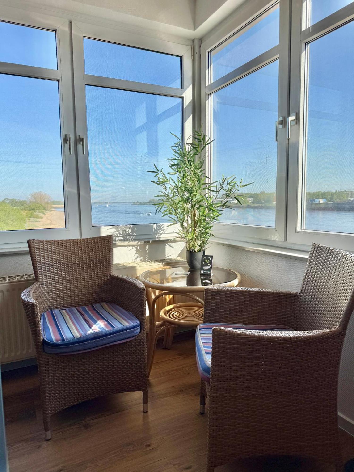 Gaestehaus Weserblick Am Weser-Sandstrand Berne Bagian luar foto